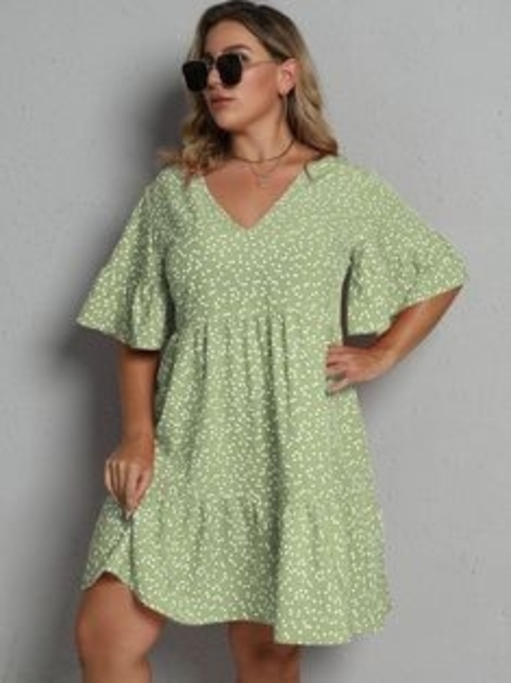 SHEIN Plus Light Green Ditsy V-Neck Tiered Dress 1X